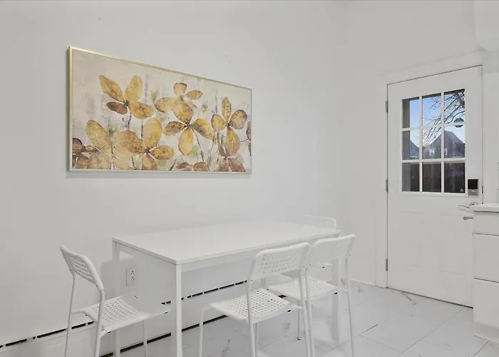 Bloomfield K With King Bed With Shared Bathroom *